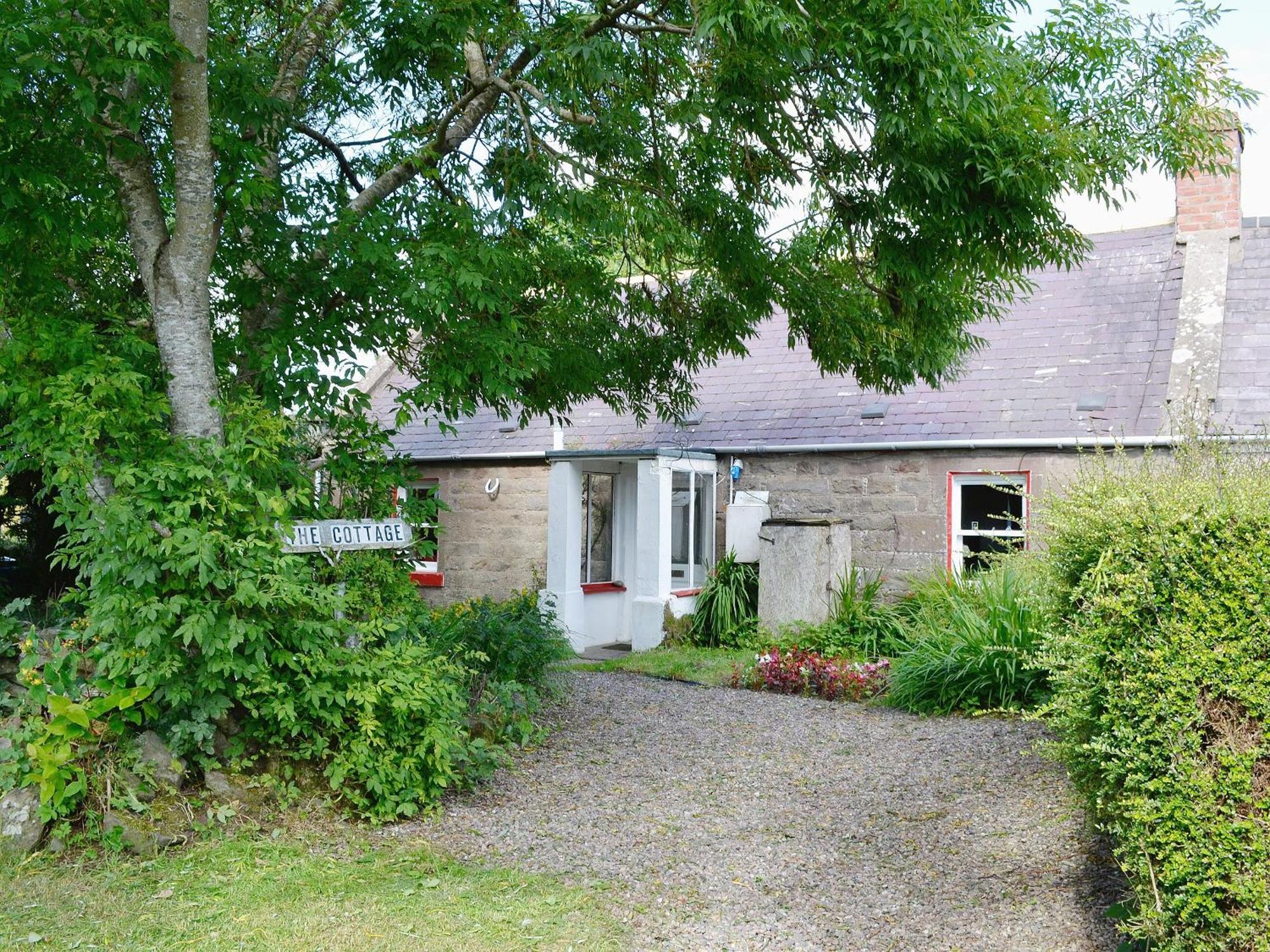 The Cottage Saint Cyrus Bagian luar foto